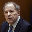 Rozsudek nad exproducentem Weinsteinem byl zrušen, uskuteční se nový soud 